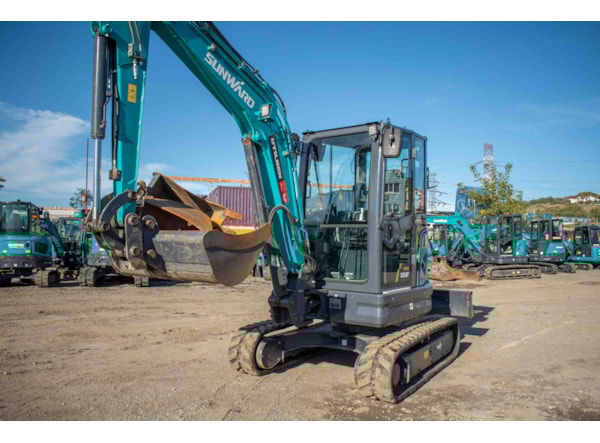 Miniexcavator SUNWARD 35UF de vanzare